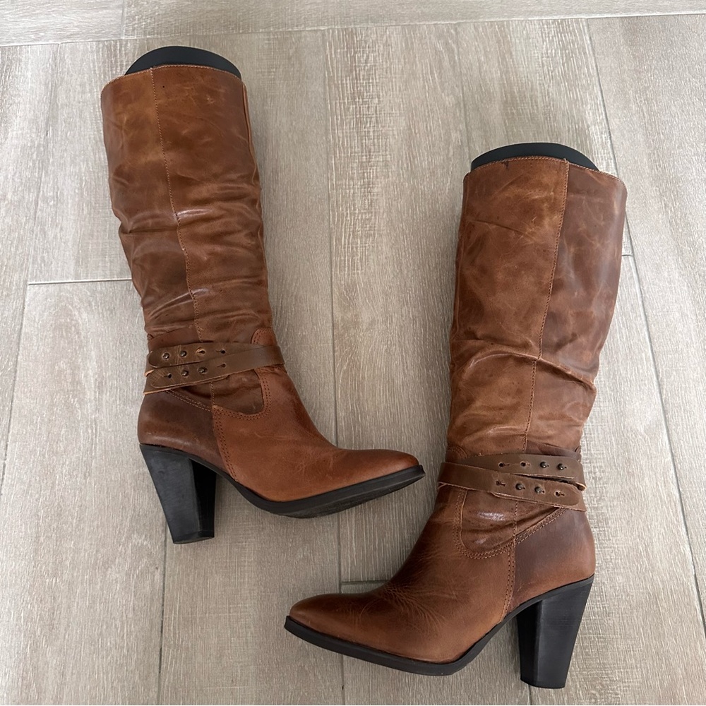 Gorgeous Tall Leather Boots - Classic cognac color - Real leather!!